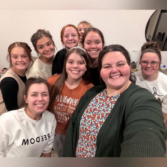 Meet your Posher, Mckenzie - Picture 2 of 6